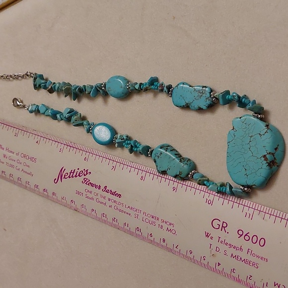 Turquoise And Dyed Howlite Natural Stones BEACHY VACAY VIBES Choker Necklace - Picture 9 of 11